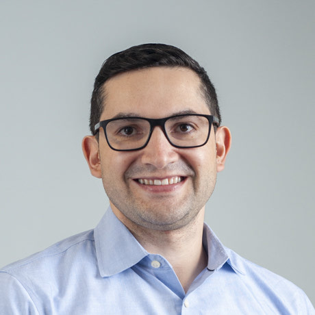 Carlos Torres headshot