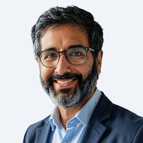 Cesar Castro headshot