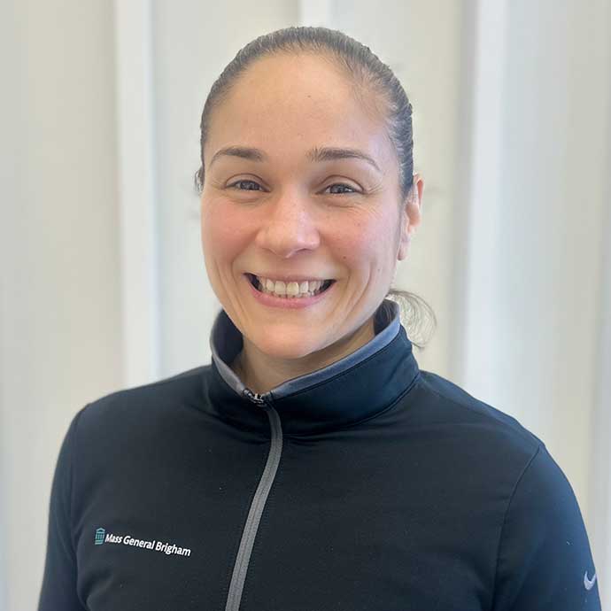 Robin Amylon headshot
